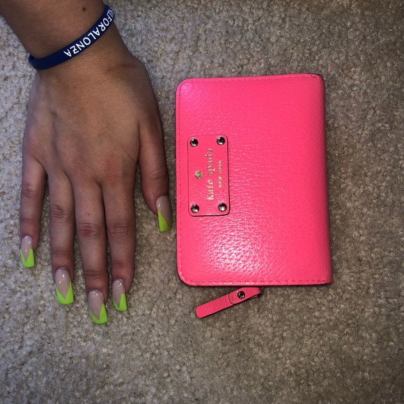 Neon pink Kate Spade mini wallet - Picture 2 of 4
